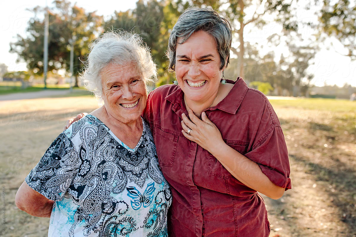 Elderly Mother receive in-home care via care finder service
